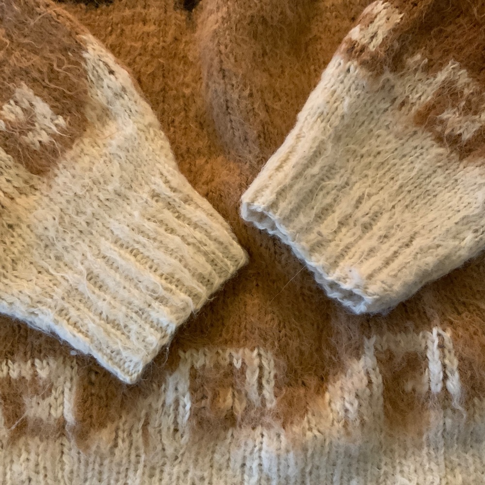 BOLIVIAN HANDKNITS 100% alpaca sweater/L/non smoker/nice condition - Picture 3 of 5